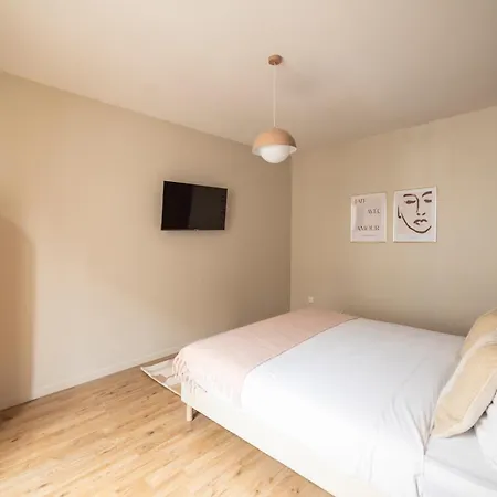 Elegant, Fully-equipped, Air-conditioned *