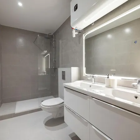 Elegant, Fully-equipped, Air-conditioned Appartement *