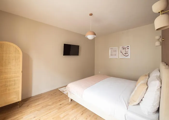 Elegant, Fully-equipped, Air-conditioned *